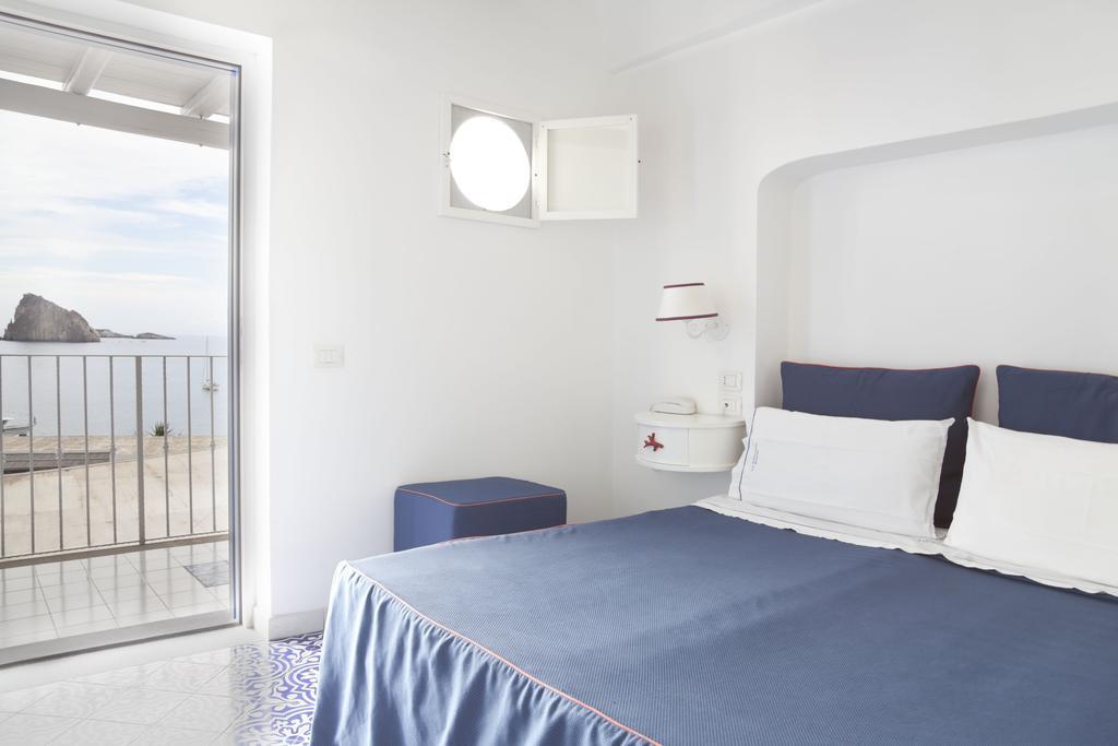 Hotel La Terrazza Панарея Екстериор снимка