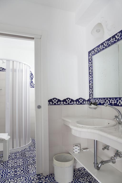 Hotel La Terrazza Панарея Екстериор снимка